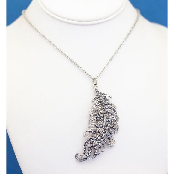 36 inch, Vintage Silver Tone Elven Leaf Rhinestone Pendant Necklace - D12 - Picture 2 of 3